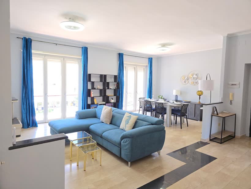150mq fronte mare, 3 camere, parking in zona V.I.P
