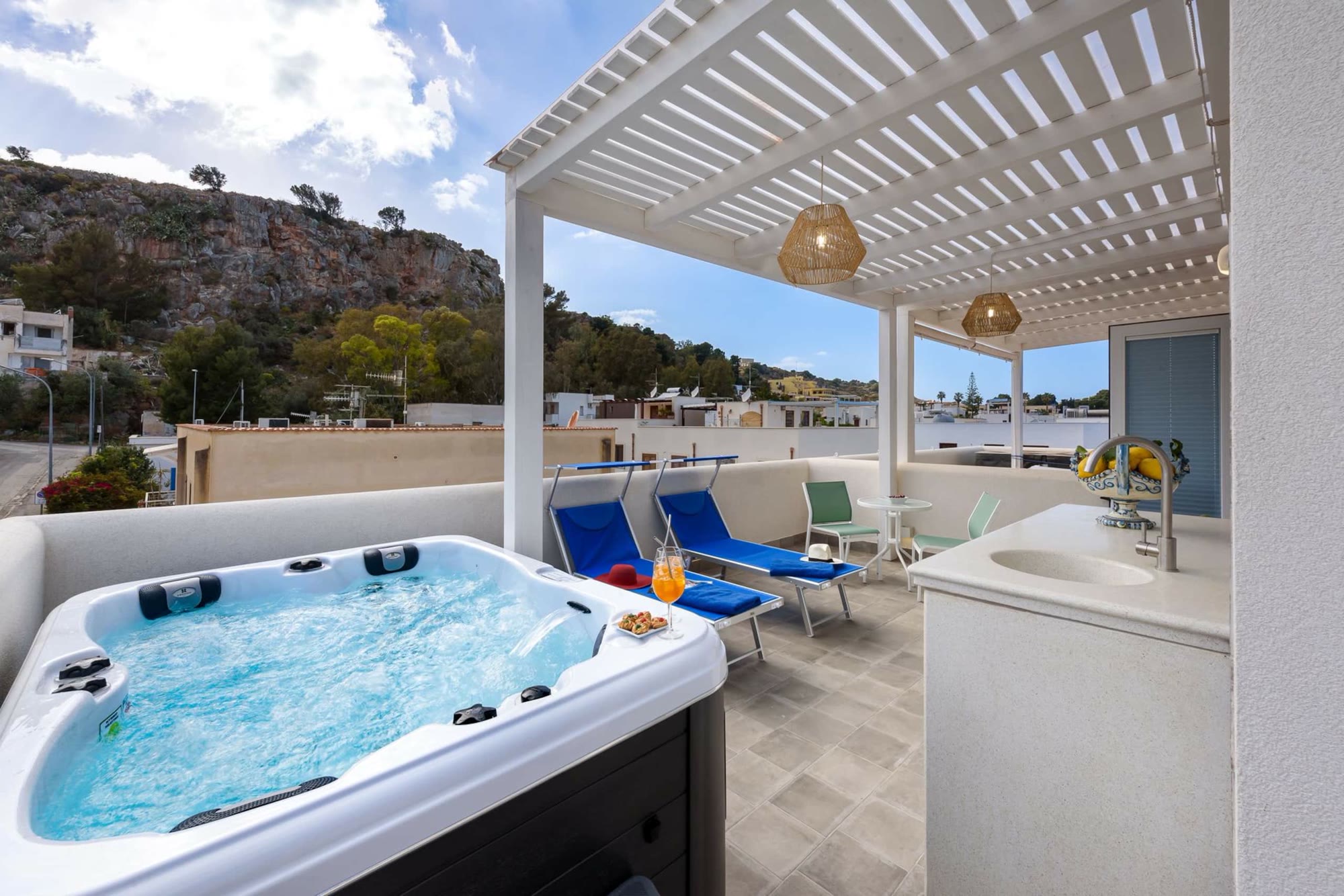 Appartamento con piscina al mare con parcheggio — foto 2