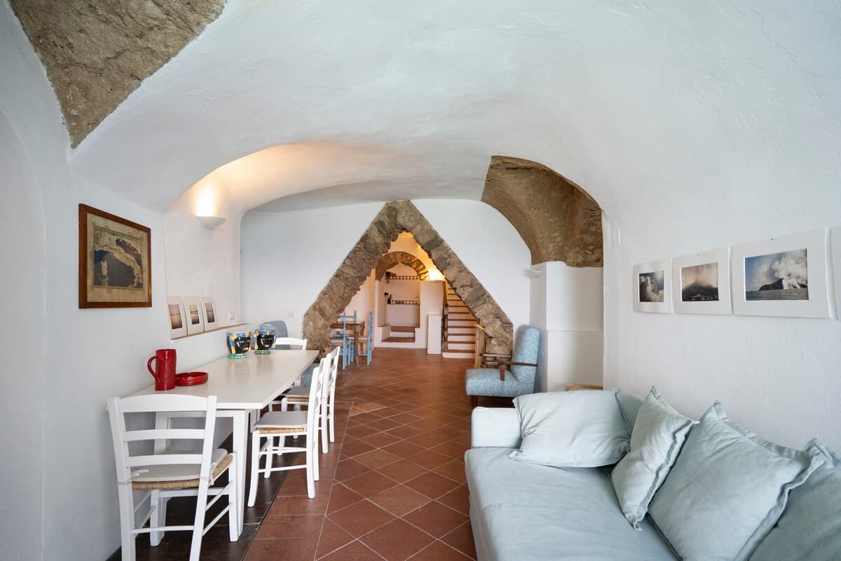 Meravigliosa casa in centro a strapiombo sul mare — foto 2