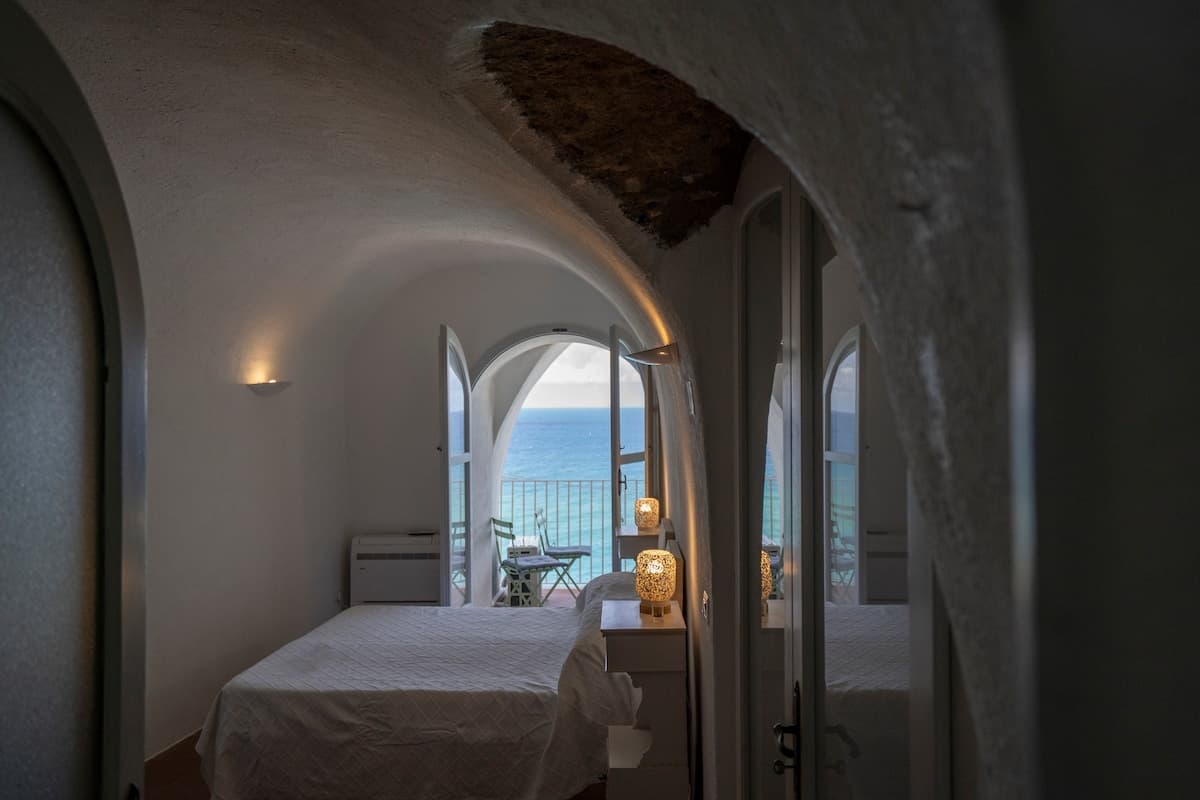 Meravigliosa casa in centro a strapiombo sul mare — foto 3