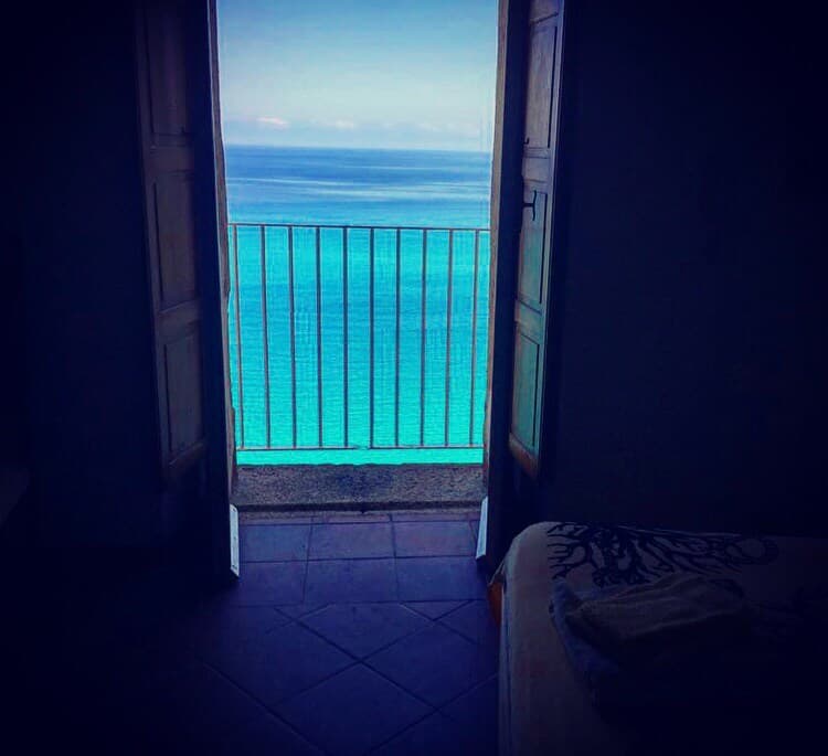 Meravigliosa casa in centro a strapiombo sul mare — foto 4