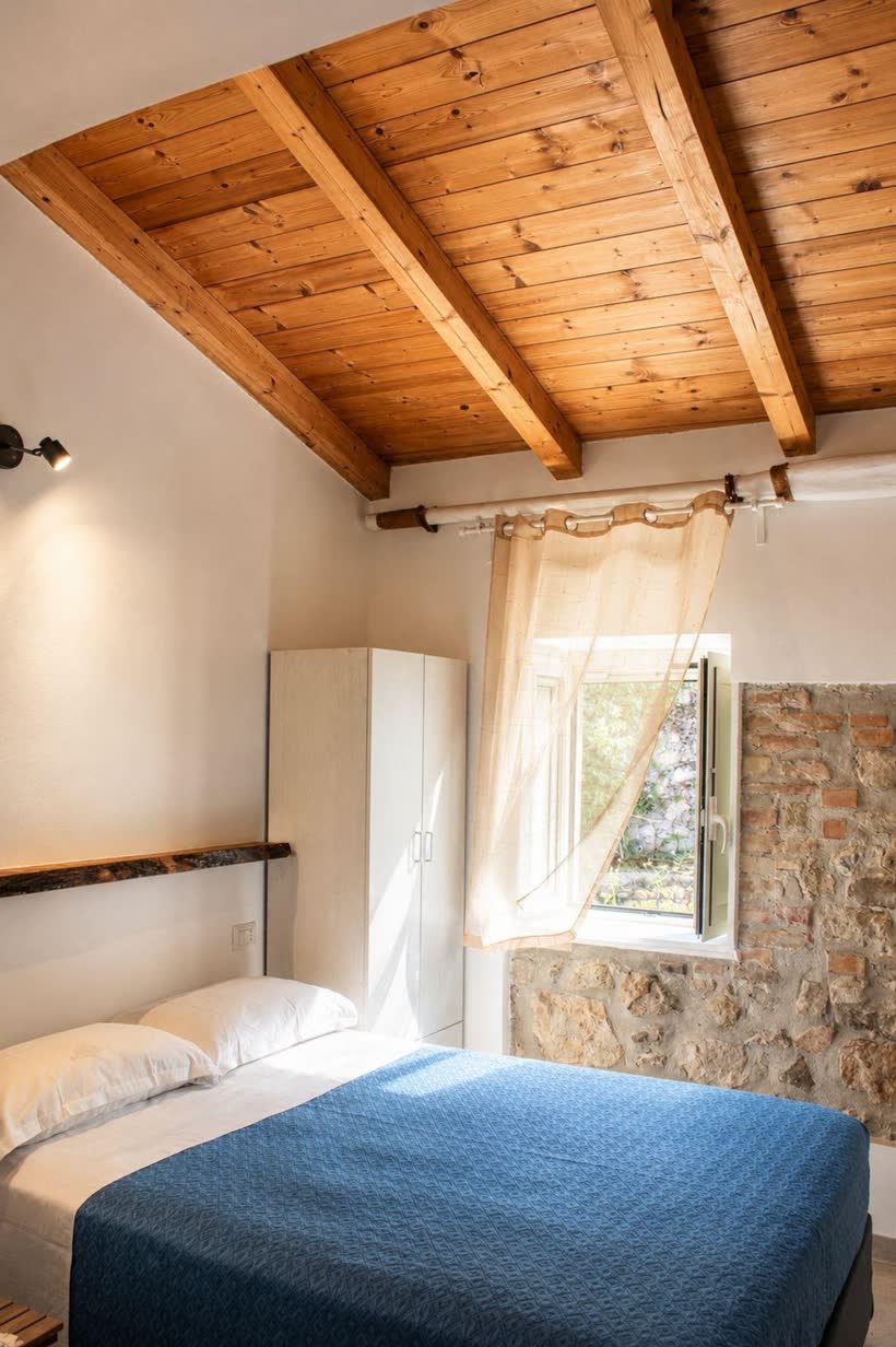 tribordo - attico raffinato in pietra e legno